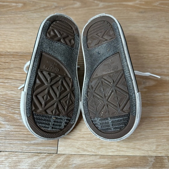 Converse Toddler Unisex Size 6 Chuck Taylor All Star Low-Top Sneakers - Picture 8 of 10